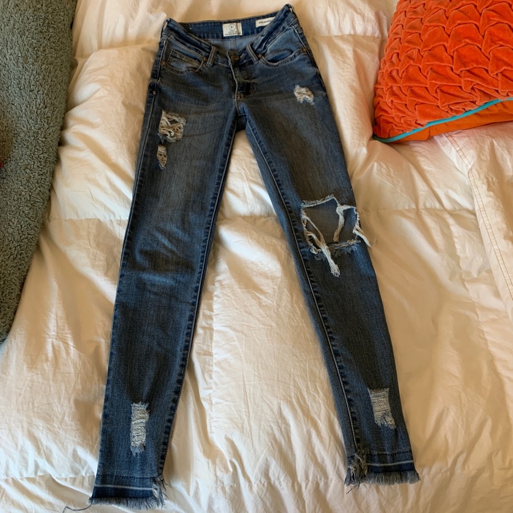 Distressed skinny jeans